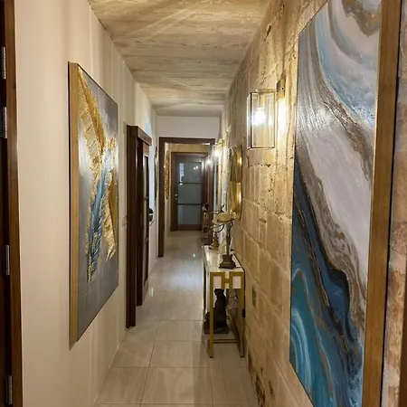 Exquisite Within Walking Distance Of The Heart Сasa de vacaciones La Valeta