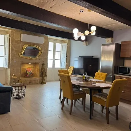 Exquisite Within Walking Distance Of The Heart *